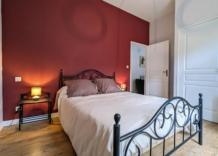 Holiday home Confortable 3 Au Bord De L'allier - Fr-1-582-16